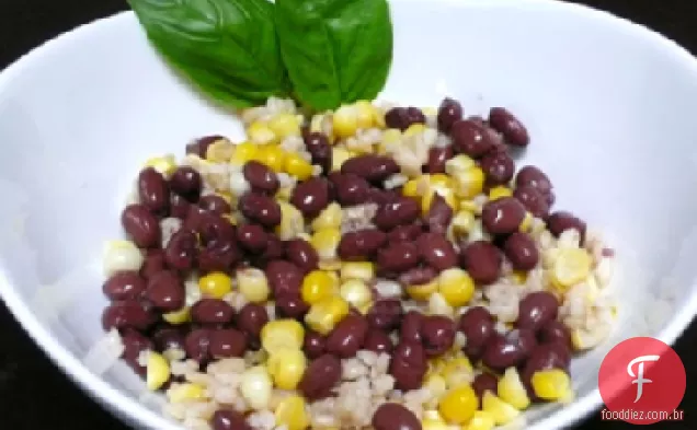 Feijão preto e salada de arroz