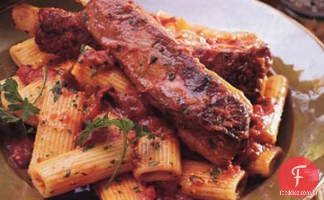 Spareribs refogados com Rigatoni