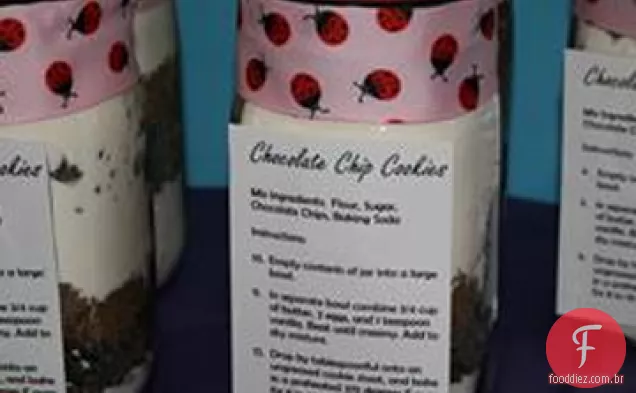 Os melhores biscoitos de chocolate de sempre da Julia em uma jarra