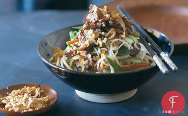 Salada Vietnamita De Macarrão com carne e arroz