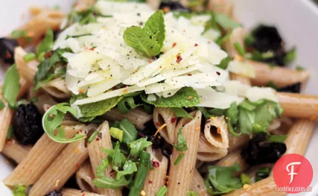 Queijo Pecorino, Rúcula E Azeitonas Pretas Kamut Penne