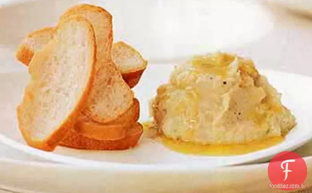 Purê de feijão branco com vinagrete de alho e Croutes