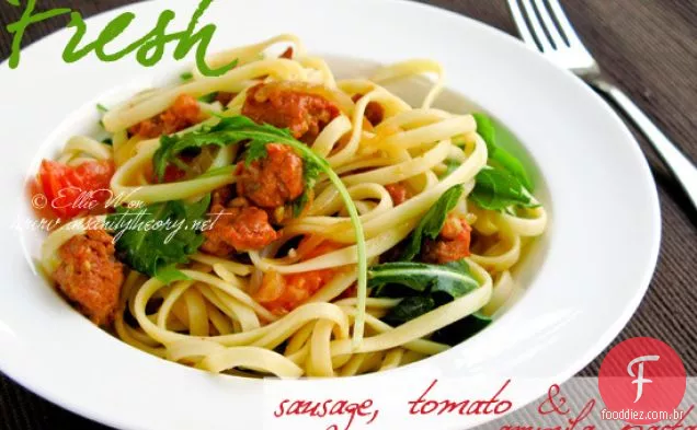 Massa De Salsicha, Tomate E Rúcula