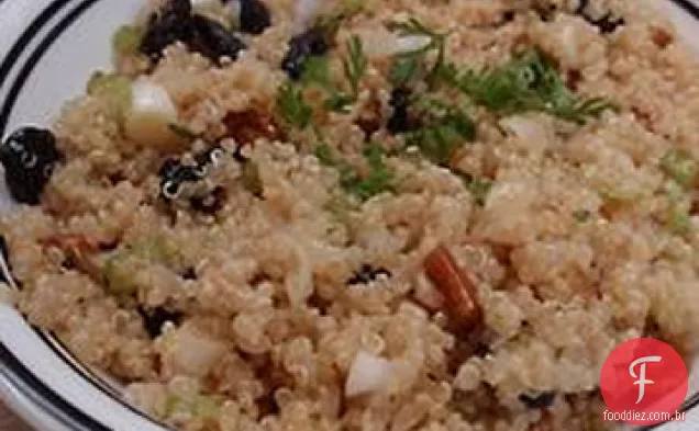 Salada de Quinoa com frutas secas e nozes