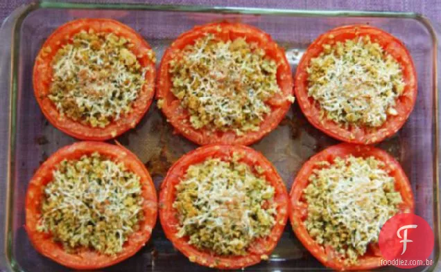 Tomates provençais (tomates assados recheados com queijo e Pão ralado)