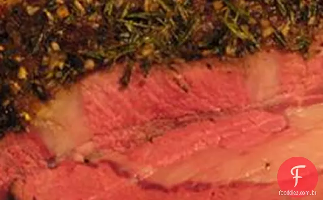 Alho desossado e alecrim esfregou costela principal com molho de Cogumelo De Vinho Tinto