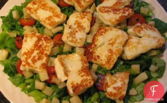 Salada Halloumi e pêra