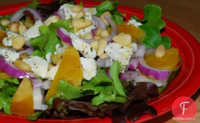 Salada de beterraba para bebês com queijo de rúcula e cabra