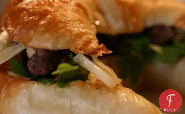 Sanduíches de Croissant de bife e erva-doce