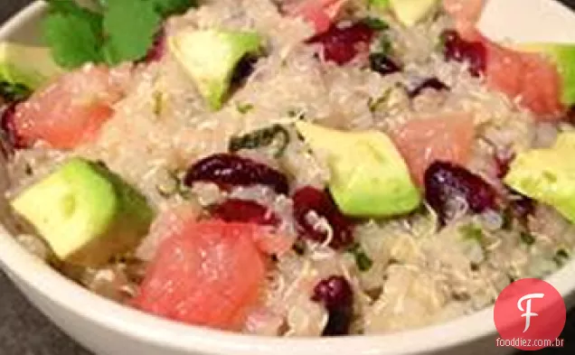 Salada de Quinoa com Toranja, abacate e rúcula