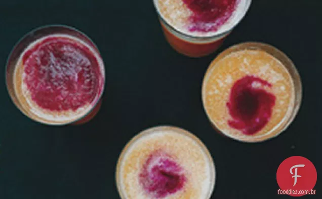 Cantaloupe Aqua Fresca com redemoinho de beterraba