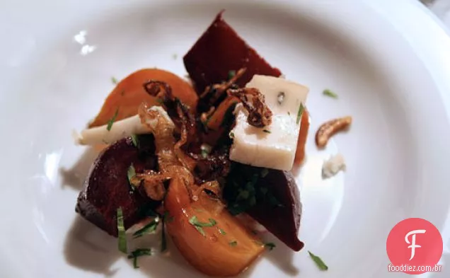 Salada De Beterraba Com Creme De Rábano E Cebola Doce Frizled