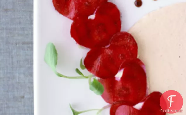 Ravioli de beterraba com pinhão