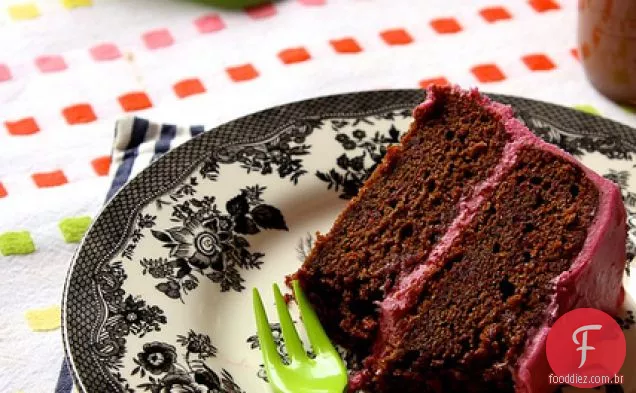 Bolo de beterraba de Chocolate com cobertura de queijo creme de beterraba