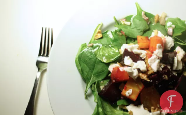 Salada de espinafre, beterraba e noz