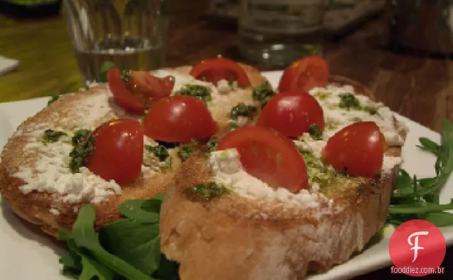 Beterraba assada e queijo de cabra Bruschetta