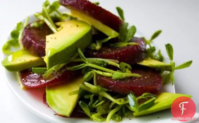 Salada Simples De Beterraba Com Abacate