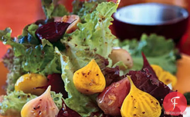 Beterraba assada e verduras para bebês com vinagrete Corinader e pesto de coentro