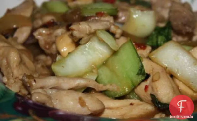 Gengibre - frango de gergelim com bok Choy, cebola e cogumelos