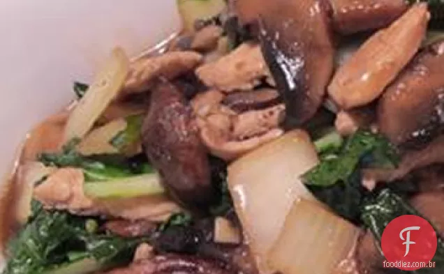 Bebê de estilo Chinês Bok Choy com molho de cogumelos