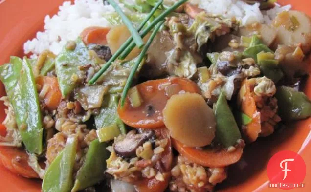 Hoisin-Tempeh refogado e vegetais chineses