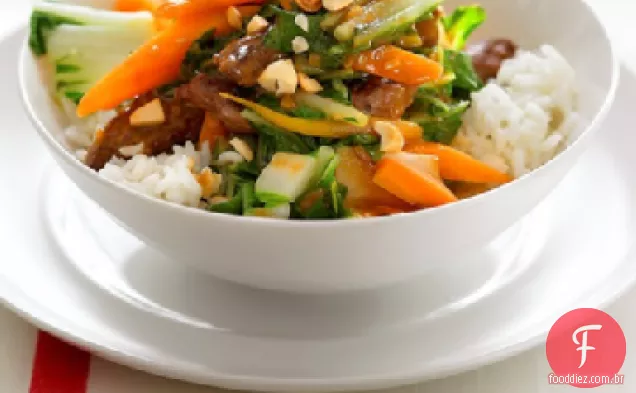 Saia bife e Bok Choy Stir-Fry