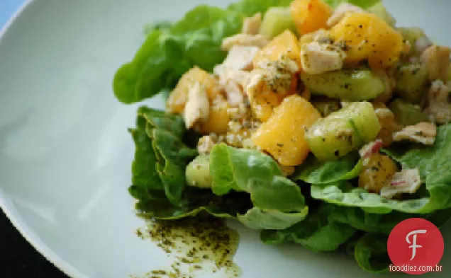 Salada tailandesa de frango e nectarina