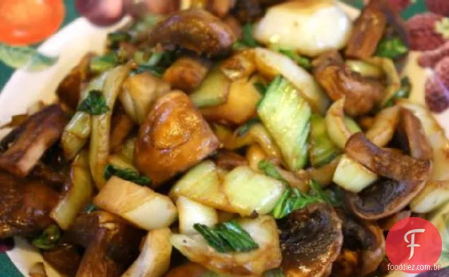 Asiática Bok Choy e cogumelos
