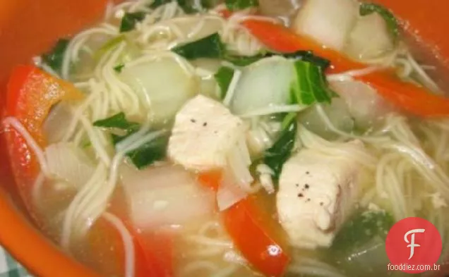 Sopa De Macarrão De Frango com cinco especiarias