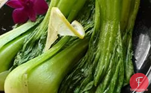 Bebê Bok Choy com alho