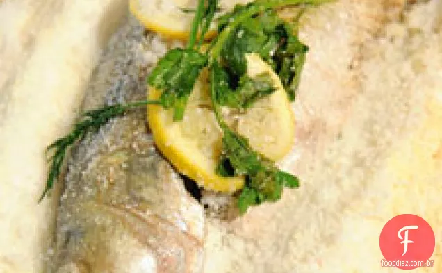 Robalo salgado com ervas e limão