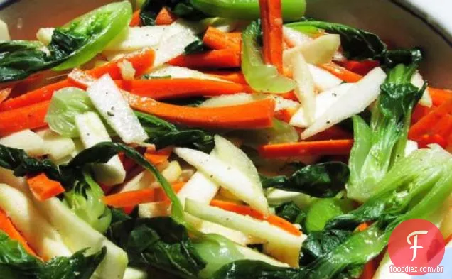 Bok Choy, cenoura e maçã Slaw