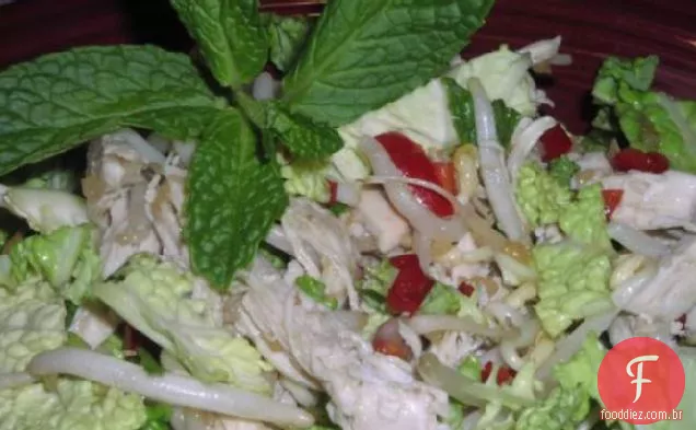 Salada de frango Vietnamita rápida e fácil