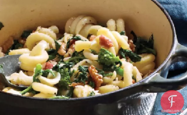 Macarrão de uma panela com rabe de brócolis e Bacon