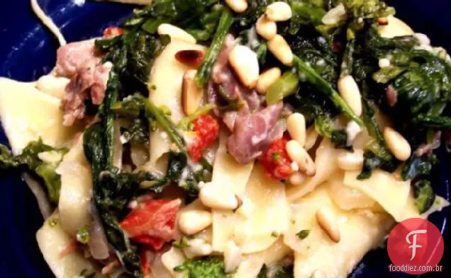 Massas com Pancetta, brócolis ou brócolis Rabe e pinhões