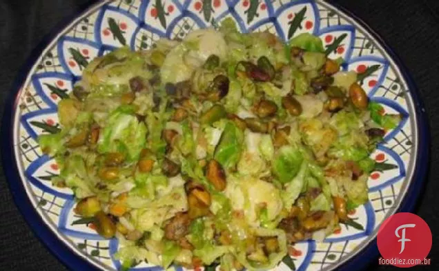 Couve de Bruxelas refogada com limão e pistache