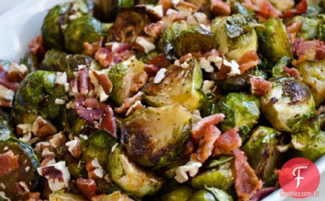 Couve de Bruxelas assada com Bacon, nozes e vinagrete de bordo-balsâmico