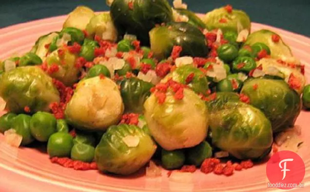 Couves de Bruxelas e ervilhas com Bacon