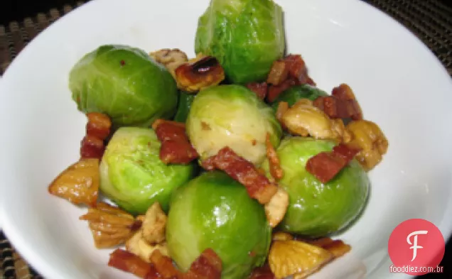 Couve de Bruxelas refogada, cebola pérola e castanhas