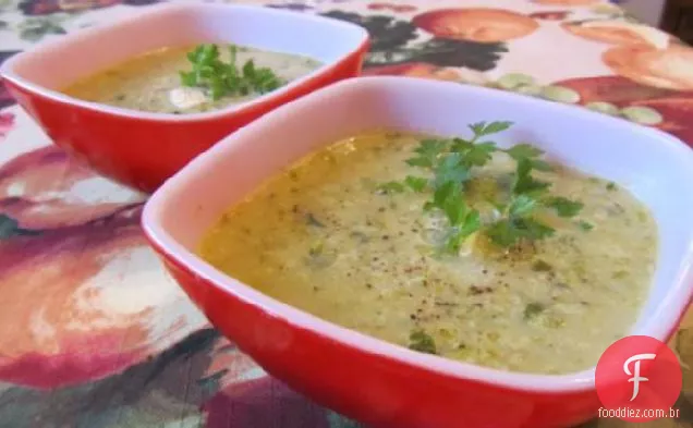 Creme de couve de Bruxelas sopa de alho assado