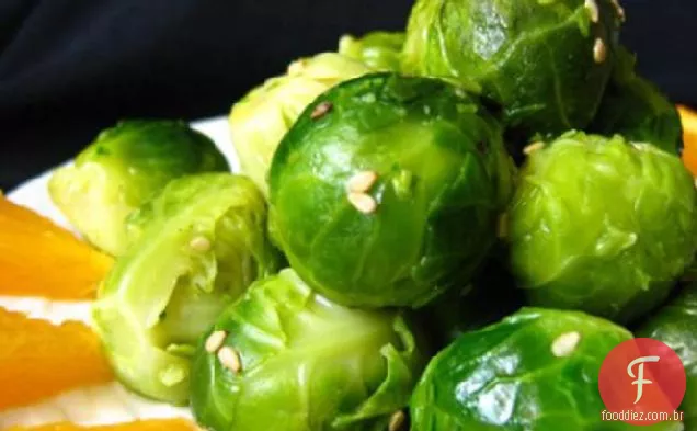 Couves-de-Bruxelas com manteiga de laranja