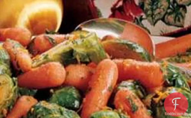 Cenouras cítricas e brotos