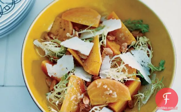 Salada de beterraba com amêndoas Marcona cristalizadas