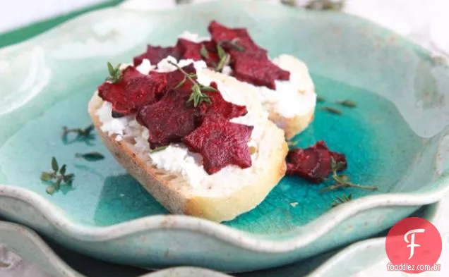 Beterraba Torrada Festiva Crostini