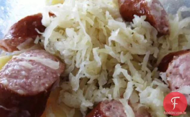 Kielbasa y kapusta (Kielbasa e repolho)