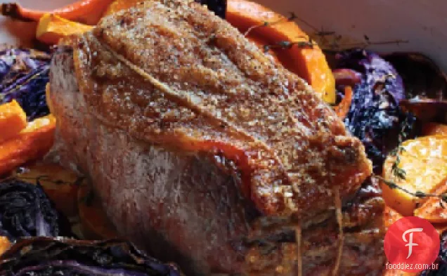 Carne assada com repolho, abóbora e cenoura