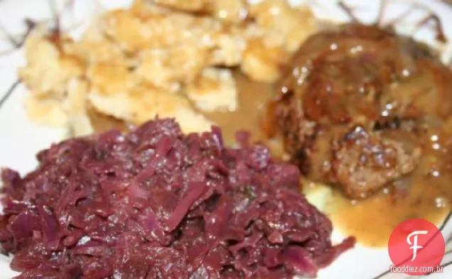Repolho roxo refogado com cebola roxa e maçãs