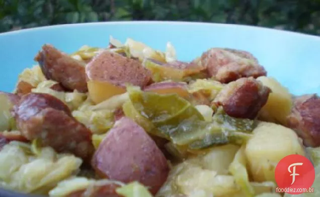 Kielbasa, repolho e cebola