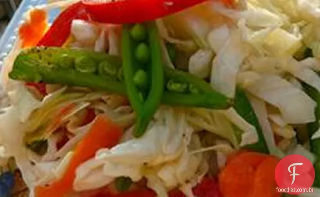 Neve ervilha e napa repolho Slaw