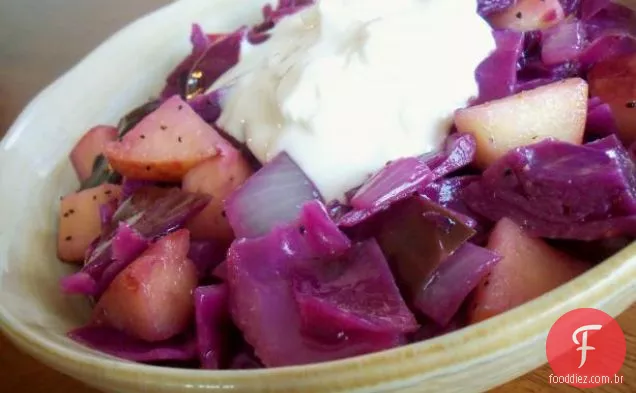 Repolho roxo fácil e maçãs